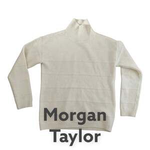 Morgan Taylor size small white cowl neck pull over sweater
